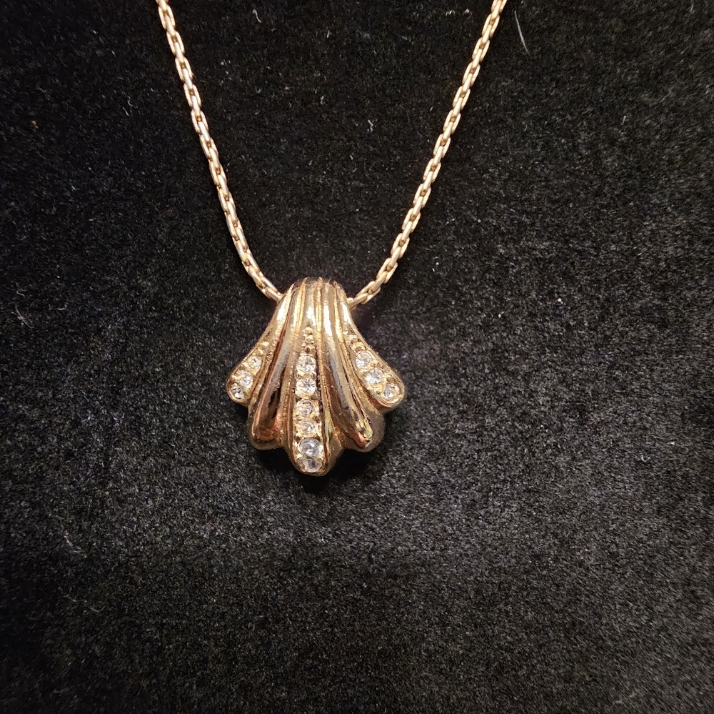 Christian Dior Gold Rhinestone Shell Necklace - Picture 9 of 14